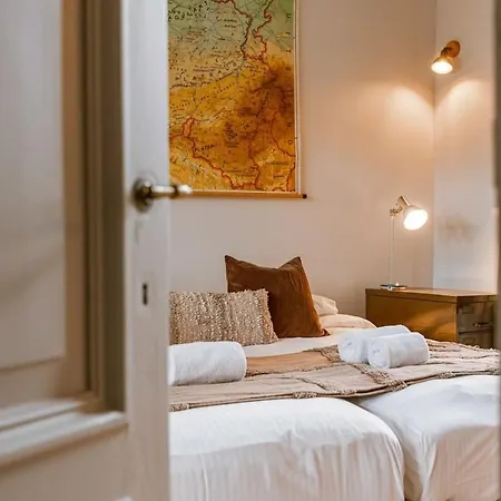 Huswell - Charming Mansion In Vibrant בית נופש